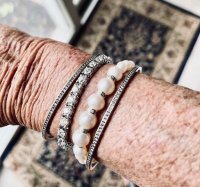 pearl bracelet.jpg