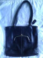 Black kisslock tote lV.jpg