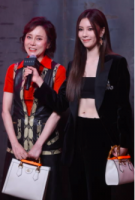 songyanfei_and_her_mother.png