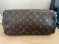 louis_vuitton_neverfull_mm_mon_1629013529_2abb885d_progressive.jpeg