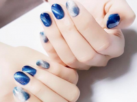 blue nail art.png