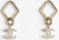 Chanel-Fall-Winter-2021-Earring-Collection-Act-1-8.jpg Chanel-Fall-Winter-2021-Earring-Collection-Act-1-8.jpg