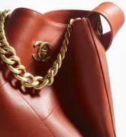 hobo-handbag-brown-calfskin-gold-tone-metal-calfskin-gold-tone-metal-packshot-artistique-vue4-...jpg
