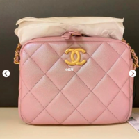 iri pink camera bag anterior.png