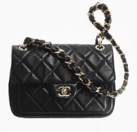 small-flap-bag-black-calfskin-gold-tone-metal-calfskin-gold-tone-metal-packshot-artistique-vue...jpg