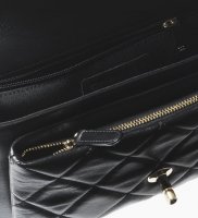 small-flap-bag-black-calfskin-gold-tone-metal-calfskin-gold-tone-metal-packshot-artistique-vue...jpg