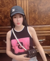 wallet on pearl chain worn.png