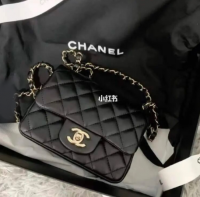 black lambskin square mini.png
