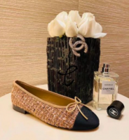 gold ballerina flats.png