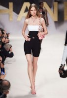 sys-master-content-ha2-h61-9410184609822look-007-spring-summer-2021-22-chanel-show.jpg