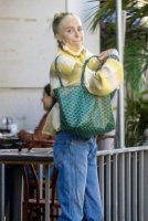 delilah-hamlin-and-eyal-booker-out-for-sushi-lunch-in-beverly-hills-11-04-2021-9_thumbnail.jpg