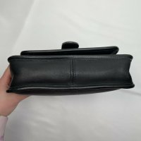 xlilanimox fake coach H5D 5130 creed upside down bottom.jpeg