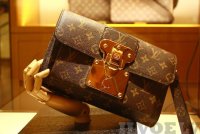 deaba633c44a5c000a7f70abfb38c136--louis-vuitton-mens-clutch.jpg