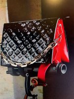 LV-Coussin-Black-Red.jpg