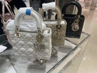 Túi xách Lady D-Lite được Dior mang trở lại sàn diễn trong BST