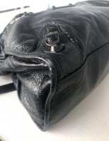 balenciaga_classic_city_medium_1642550828_ebc8e0e7_progressive.jpg
