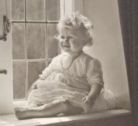 Elizabeth of York 1927pg.jpg