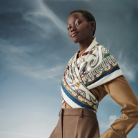 harnais-en-rosace-shawl-140--243853S_2003-worn-2-0-0-1600-1600-q99_b.png