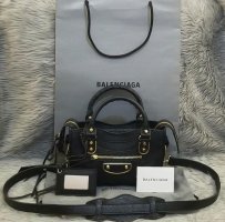 balenciaga_mini_black_leather__1658235909_6f068b3e_progressive.jpg