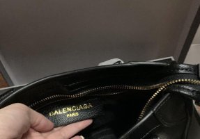 balenciaga_mini_black_leather__1658238339_9b17e27a_progressive.jpg