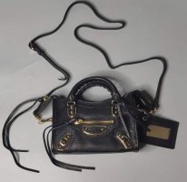 balenciaga_mini_black_leather__1658235909_2d45f13b_progressive.jpg