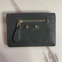 authentic_balenciaga_flip_wall_1656516552_4cf0f4f0_progressive.jpeg
