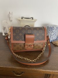 Louis Vuitton Dauphine Club, Page 21