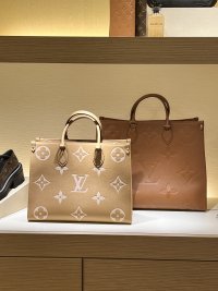 Comparison of Louis Vuitton OnTheGo in MM size vs GM size 