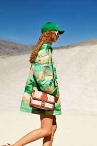 00001-longchamp-spring-2023-ready-to-wear-credit-brand.jpg