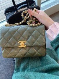 Musings on the Chanel mini coco handle : r/chanel