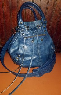 balenciaga mini pompon 20211017_133152.jpg