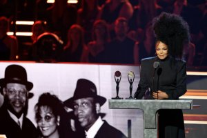 Janet_RockAndRollHallFame2022 (5).jpg