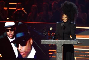 Janet_RockAndRollHallFame2022 (3).jpg