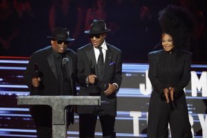 Janet_RockAndRollHallFame2022 (6).jpg