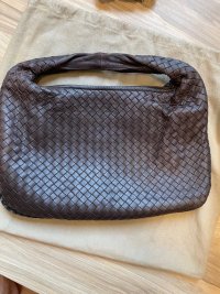 bottega_veneta_hobo_bag_1668065047_2ca953a6_progressive.jpeg