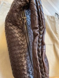 bottega_veneta_hobo_bag_1668065047_efd96f85_progressive.jpeg