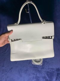 delvaux3.jpg