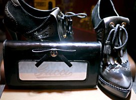 blkpatentshoesbtr.jpg