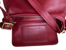 Screenshot 2022-12-06 at 21-26-27 COACH Vintage Red Leather Crossbody Bag E4P-9136.png