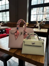 Fauré Le Page is bringing back its pink scales color way : r/handbags