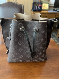 How does LV Mahina Leather Age?  Louis Vuitton Stella PM Review 