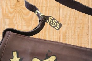 kingaseone fake coach C9B-9790 hangtag.jpeg