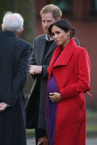 the-duke-and-duchess-of-sussex-visit-a-new-sculpture-in-news-photo-1082174578-1547464884.jpg