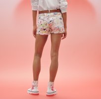 short-5-poches-imprime-chevaloscope--3E0437D5Z1-worn-4-0-0-1600-1600-q99_b.jpg