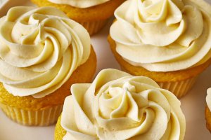 buttercream frosting cupcakes.jpg