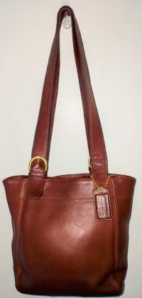 thequintessentialbaglady fake coach T8T-9980 front.jpeg