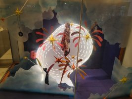 Hermes window 01.jpg