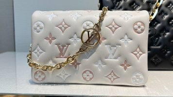 Pochette Coussin owners, some advice on the chain strap please