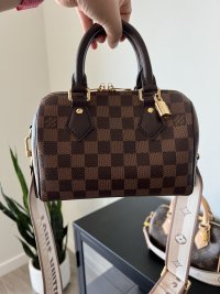 I definitely love a leather strap on the Speedy 20 a lot more 😍 :  r/Louisvuitton