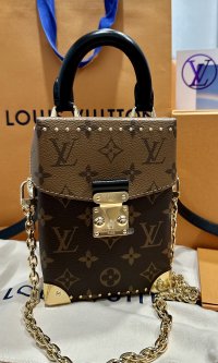 Louis Vuitton 2000s pre-owned Boite Flacons cosmetic box, Louis Vuitton SS  2023 Collection at Paris Fashion Week, Photos – Latin-american-cam News